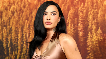 Demi Lovato flaunts her figure in colorful string bikini during tropical escape - Fox News