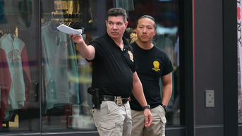 officers pointing - Fox News