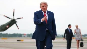 President Trump points at sports star on the tarmac and the crowd goes wild - Fox News