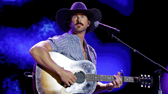 Rising country star left behind surprising job before finding fame and fortune - Fox News