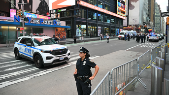 Woman unleashes deadly Times Square stabbing spree in 20 seconds before cops fire - Fox News