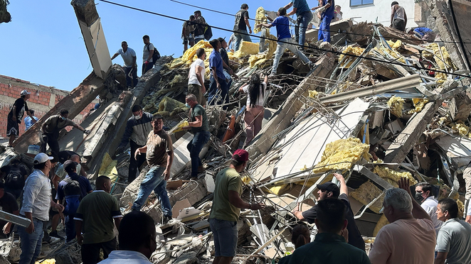 Colombia building collapses on camera as earthquake brings death, destruction