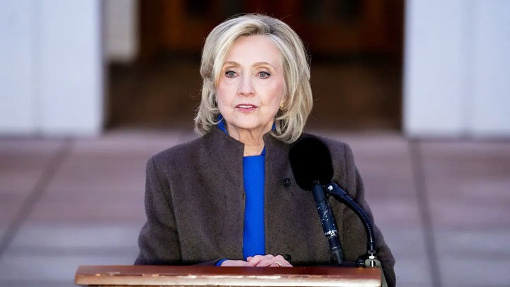 Hillary Clinton pide a la extrema izquierda que apoye a los demócratas moderados - Fox News