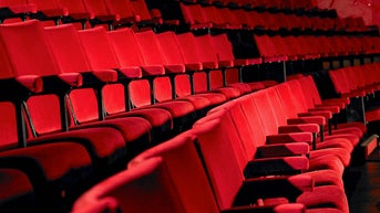 La peli de 70 millones de dólares que Warner quería que desapareciera está demostrando que « Hollywood » se equivocaba - Fox News