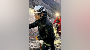 Rescatan a un escalador que se había quedado atrapado en la montaña - Fox News