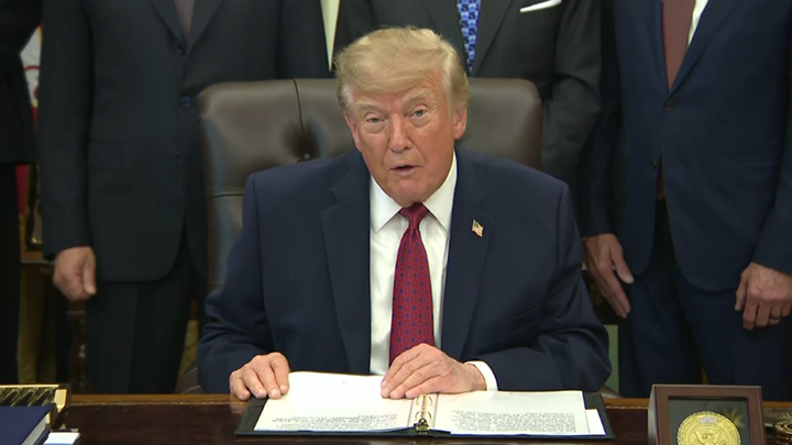 MIRA EN DIRECTO: Trump anuncia inversiones en el sector energético de Estados Unidos y promete una reducción de los costes energéticos. Fox News
