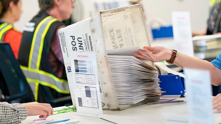 Experts puzzled by Supreme Court's unreasoned order blocking USPS rule on mail-in ballots - Fox News