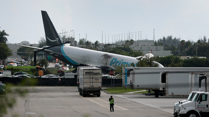 Amazon cargo jet barrels off runway at Miami airport and hits multiple vehicles - Fox News