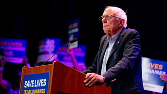 Bernie Sanders se une a Troy Jackson en un mitin para animar a la gente a votar en Maine - Fox News