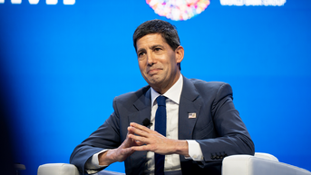 Fed chair makes sweeping prediction about AI