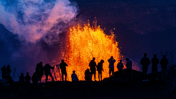 Urgent volcano warning closes popular attraction at tourist getaway amid quake surge - Fox News