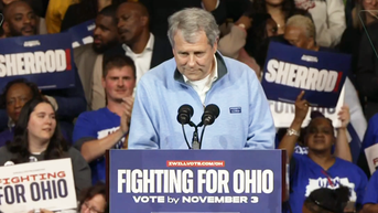 Sherrod Brown habla en un mitin en Cleveland junto al expresidente Obama : - Fox News