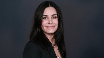 'Friends' star turns heads at 62 rocking a bikini on a Hawaiian beach - Fox News