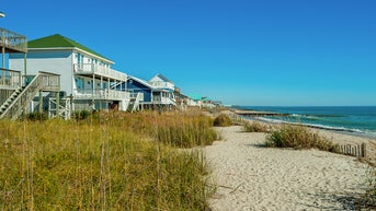 50-year friendship ends in tragedy on long-awaited birthday trip to beachside bar - Fox News