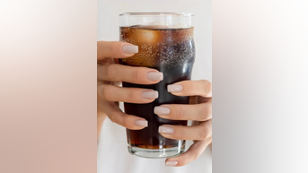 Diet soda vs water for WEIGHT LOSS - Fox News