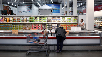 Retail giant rolls out $200 Thanksgiving dinner deal packed with holiday favorites - Fox News