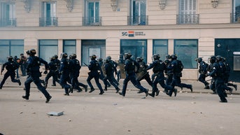 OFFICERS RUNNING - Fox News