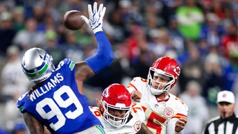 Patrick Mahomes struggles in Seattle against suffocating Seahawks defense - Fox News