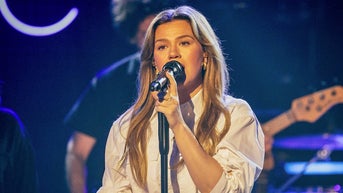 Kelly Clarkson says she was snubbed at NYC store: 'You just lost a huge sale' - Fox News