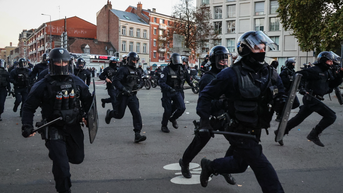 Riot police running - Fox News