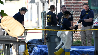 FBI, la policía excava el jardín de una casa donde se encontraron urnas, vídeos de «snuff» y un bidón de productos químicos - Fox News