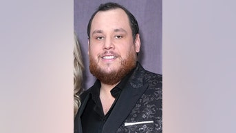 Luke Combs DROPS 30 pounds - Fox News