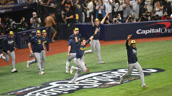 team running to field - Fox News