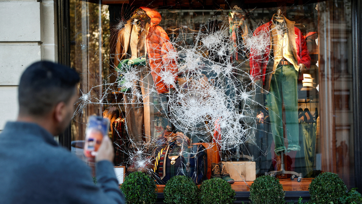 BROKEN CLOTHING STORE WINDOW - Fox News