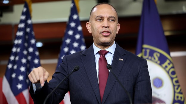 Jeffries demands war powers vote on Iran, claims Trump doing 'exact opposite' of campaign promise
