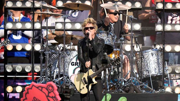 Green Day avoids anti-Trump message in Super Bowl performance