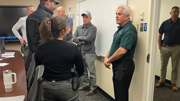 Sen. Kelly visits Arizona sheriff’s office amid ongoing search for Nancy Guthrie