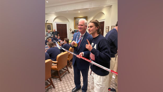 Tom Emmer meets with U.S. men's hockey team at White House before SOTU