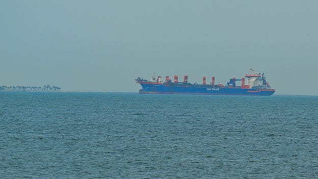 IRGC spox dares Trump to deploy US naval vessels escort oil tankers through the Strait of Hormoz