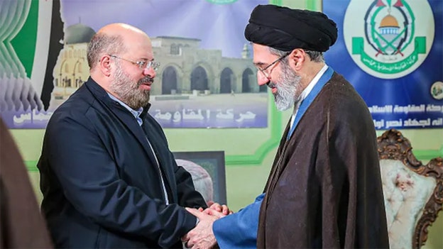 Ο ηγέτης της αντιπολίτευσης στο Ιράν καταδικάζει την άνοδο του Μοτζτάμπα Χαμενεΐ ως «κληρονομική μοναρχία»