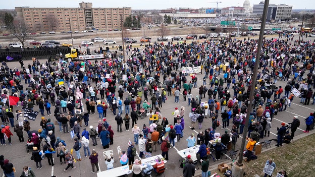 Crowds gathering in St Paul ahead of flagship ‘No Kings’ event