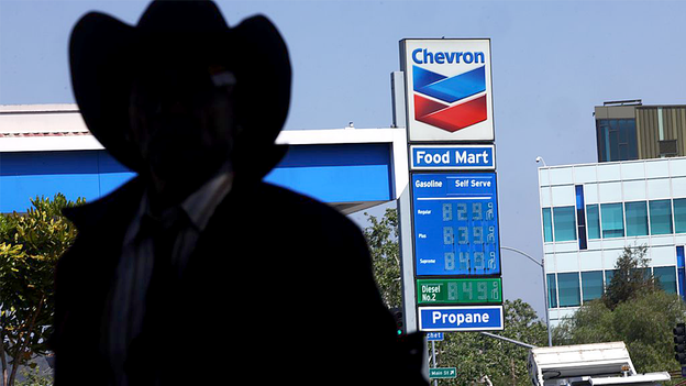 Average US gas prices reach $4 a gallon as Iran war continues to choke global energy supply