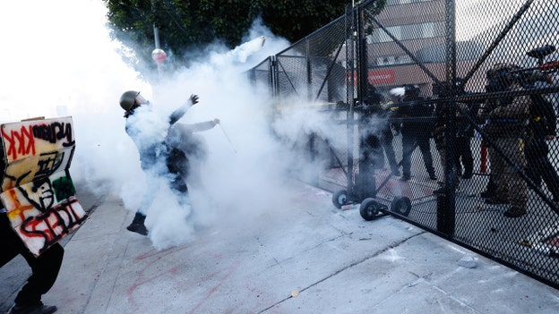 DHS says 1,000 ‘rioters’ surround federal building in Los Angeles, officers injured