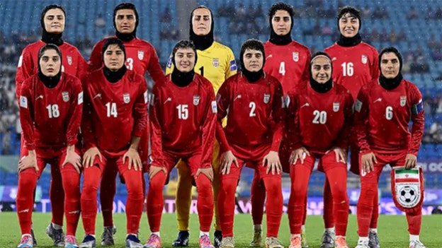 Η γυναικεία ομάδα ποδοσφαίρου του Ιράν δηλώνει ανησυχία μετά από διαμαρτυρία για τον εθνικό ύμνο