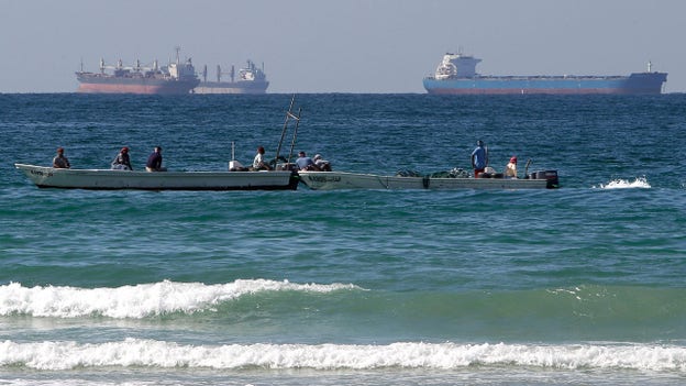 Ông Trump cảnh báo Iran không nên đặt thủy lôi ở eo biển Hormuz.