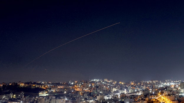 Οι Ισραηλινές Ένοπλες Δυνάμεις αναφέρουν ότι το Ιράν εκτόξευσε πυραύλους προς το Ισραήλ καθώς ενεργοποιείται η αεράμυνα