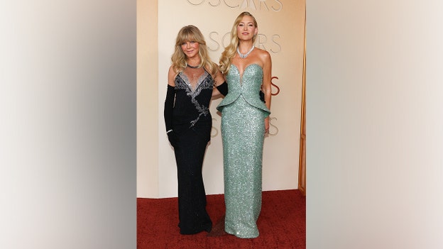 Goldie Hawn joins Oscar-nominated daughter Kate Hudson on Academy Awards red carpet