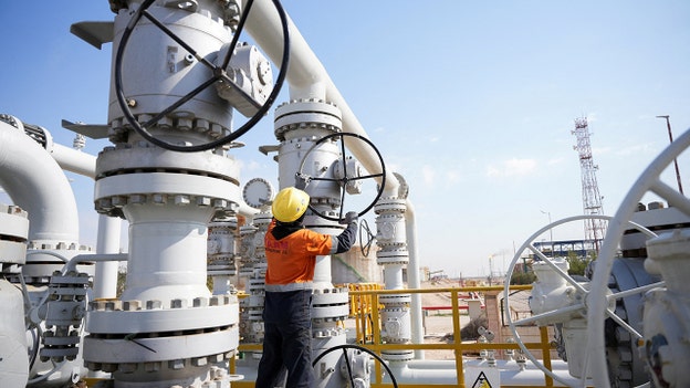 Οι τιμές του αργού πετρελαίου ξεπέρασαν τα 100 δολάρια το βαρέλι, καθώς ο πόλεμος στο Ιράν διαταράσσει την παραγωγή και τη ναυτιλία