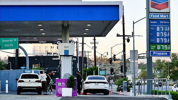 Higher gas prices from war on Iran could slash bigger tax refunds, analysis shows