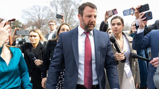 Mullin walks back condemnation of Alex Pretti after Minnesota ICE shooting