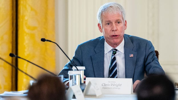 Bộ Năng lượng Mỹ (DOE) đổ lỗi cho 'lỗi nhân viên' về bài đăng sai sự thật khi cho rằng Hải quân Mỹ hộ tống eo biển Hormuz.