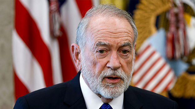 Huckabee compares Hezbollah to a kid throwing rocks at a window