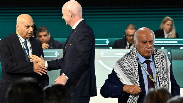 Palestinian FA chief refuses Israeli VP handshake at FIFA congress