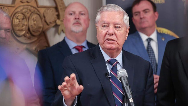 Ông Graham gọi thỏa thuận ngừng bắn với Iran là "đáng lo ngại" và thúc giục ông Vance ra làm chứng trước Quốc hội.