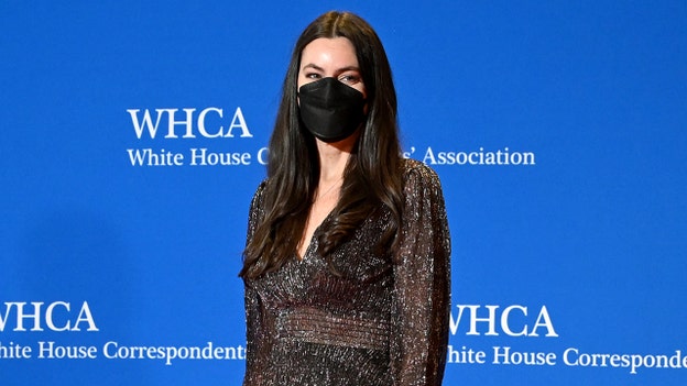 Taylor Lorenz spotted wearing mask years after pandemic at White House Correspondents’ Dinner