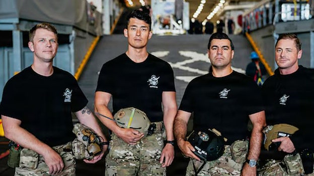 Navy dive recovery team will be first to greet astronauts, conduct medical evals after splashdown